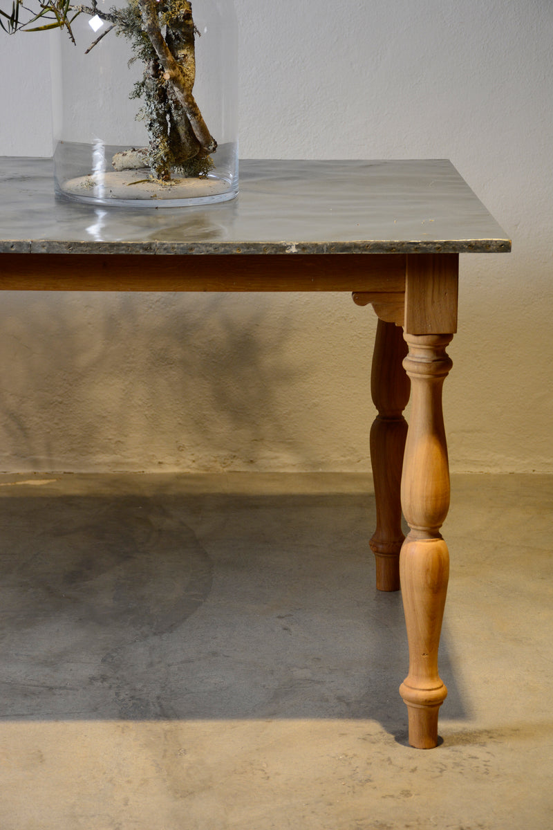 Table with antique zinc top 