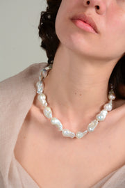 Collar perla barroca grande cierre plata