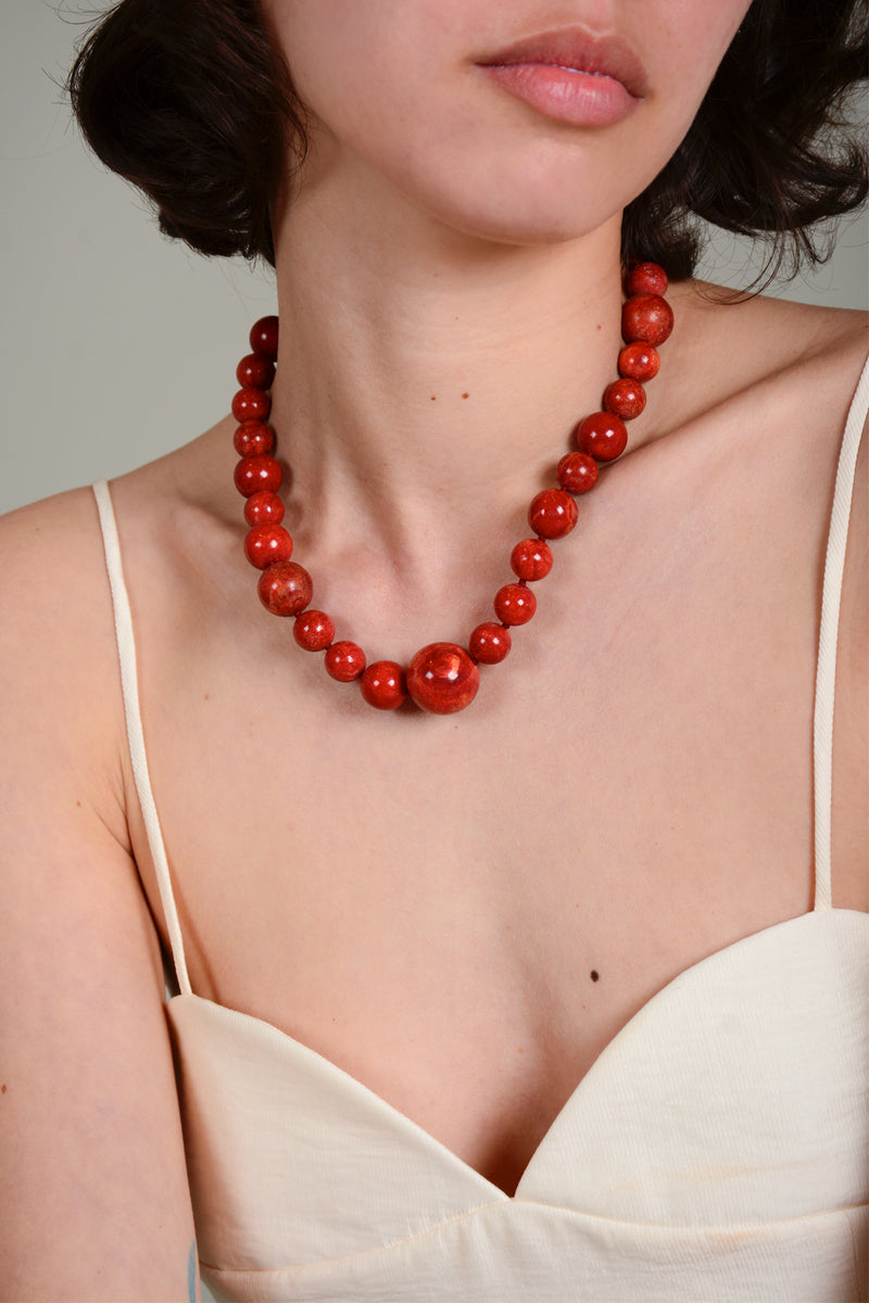 Collar coral variado irregular corto