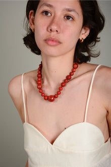 Collar coral variado irregular corto