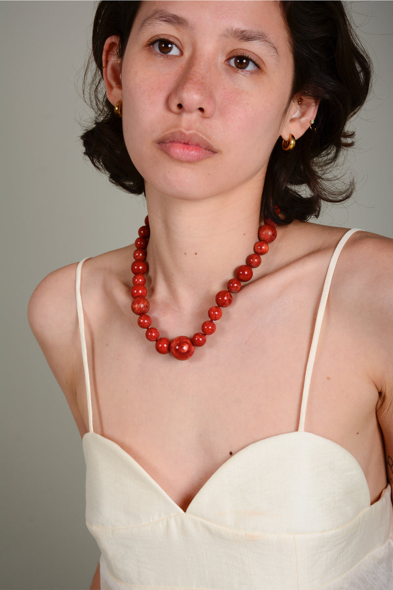 Collar coral variado irregular corto