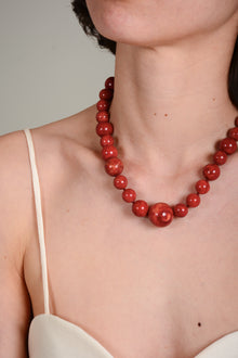 Collar coral variado irregular corto
