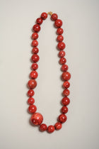 Collar coral variado irregular corto