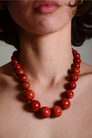 Collar coral en disminución clásico