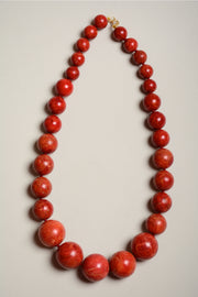 Collar coral en disminución clásico