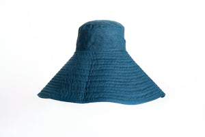Sombrero grande mancha lila-verde-azul